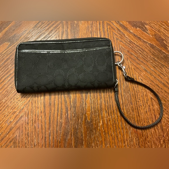 Attractive Classic Coach Silver Hoop & Hardware Zipper Wristlet Wallet! - Picture 10 of 16